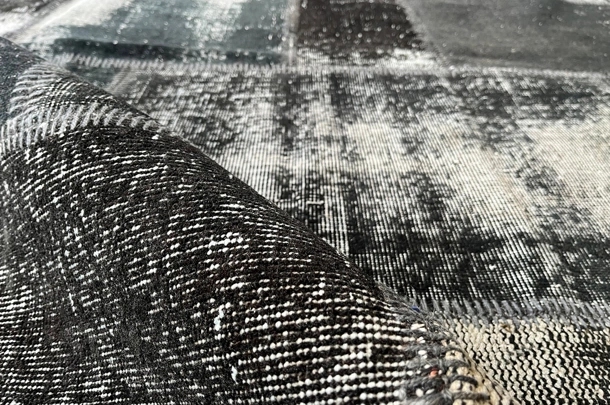 Tappeto Patchwork Black in Lana e Cotone di Carpet Edition