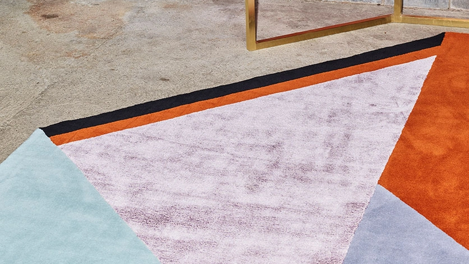 Tappeto di design ispirato alla Costa Azzurra dalle linee e dai colori non convenzionali Roquebrune Trofeo di Carpet Edition