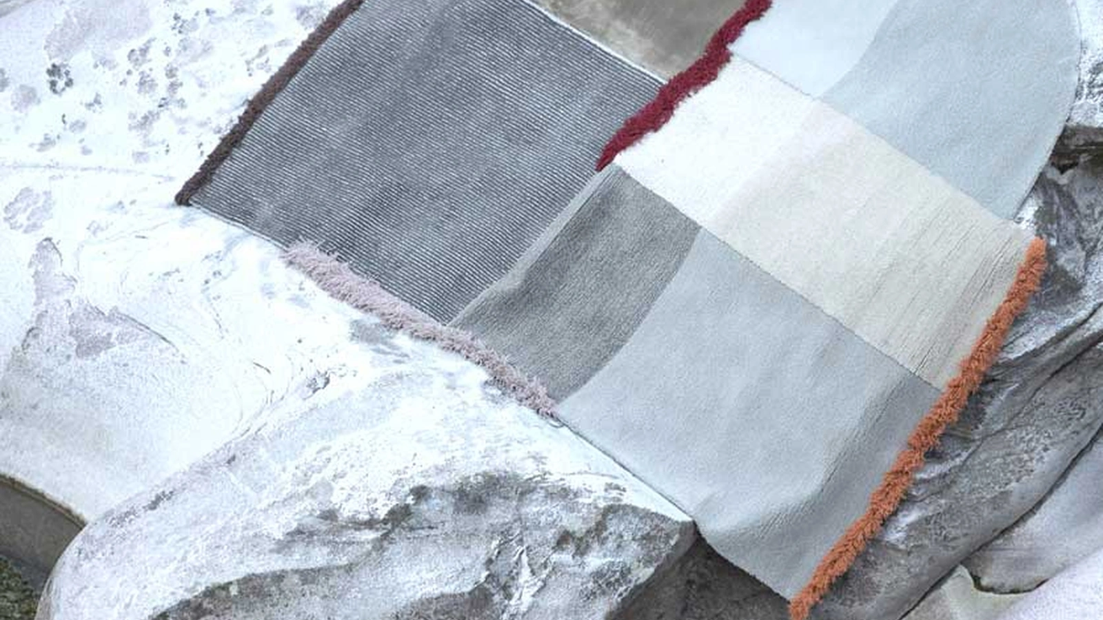 Tappeto Selce Pyrite Grey di Carpet Edition