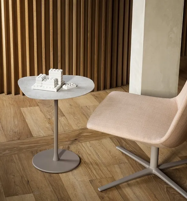 Tavolino Mixit con top in ceramica di Desalto