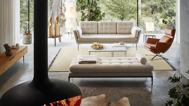 Tavolino con top in marmo bianco di Carrara e base in acciaio Plate Table di Vitra