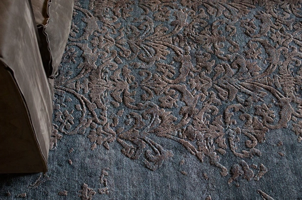 Tappeto in bamboo e cotone Damask Waterfall Marrone di Carpet Edition