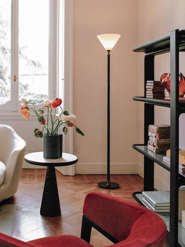 Lampada da terra Duo in vetro e legno massello di Poltrona Frau