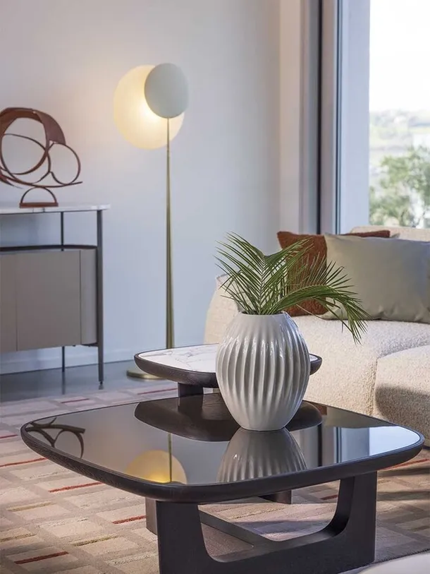 Lampada da terra in ottone Moonbeam di Poltrona Frau