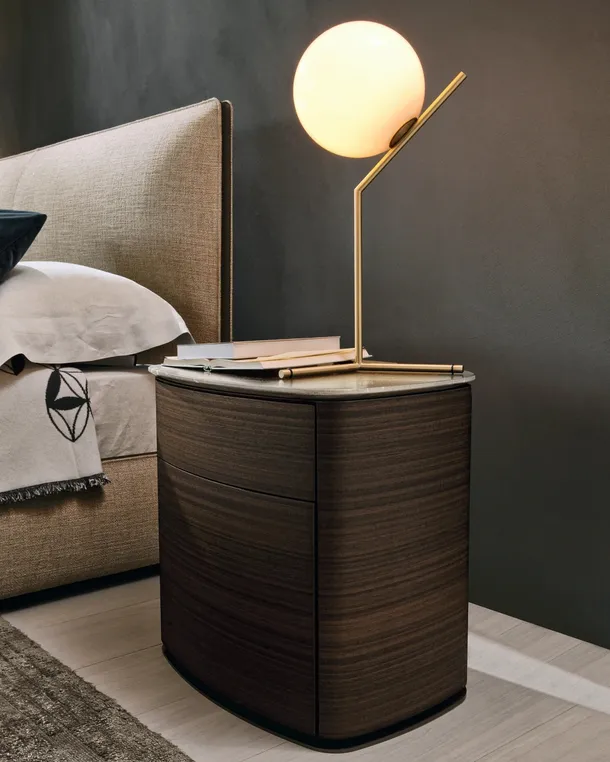 Comodino 4040 in legno con top in marmo di Molteni & C