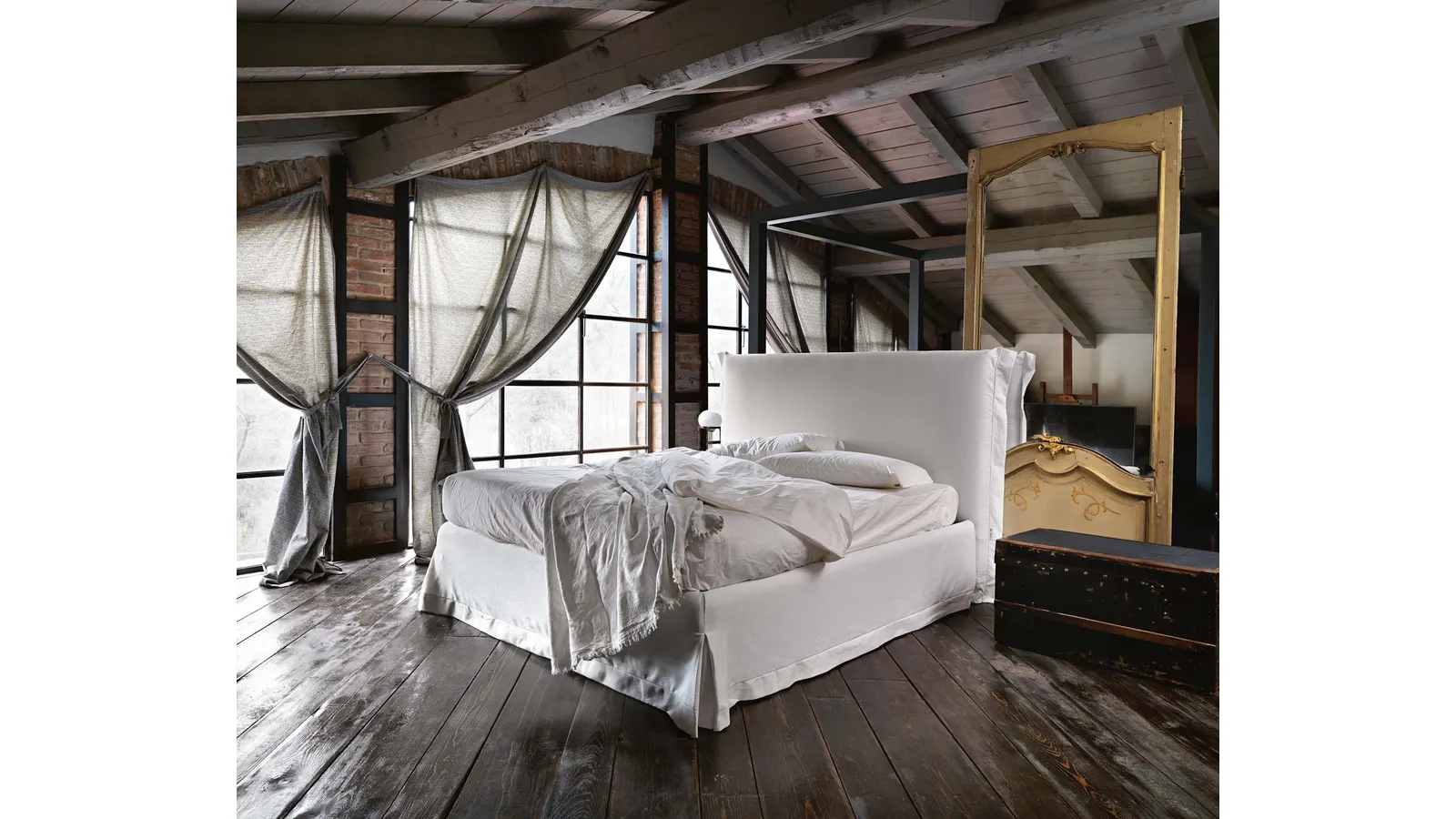 Letto con testiera imbottita Chloè di Noctis