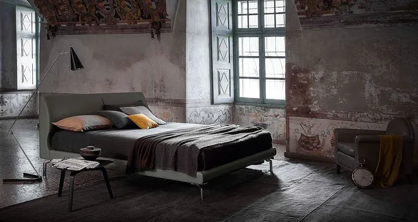 Letto in pelle con testiera Eosonno di Poltrona Frau