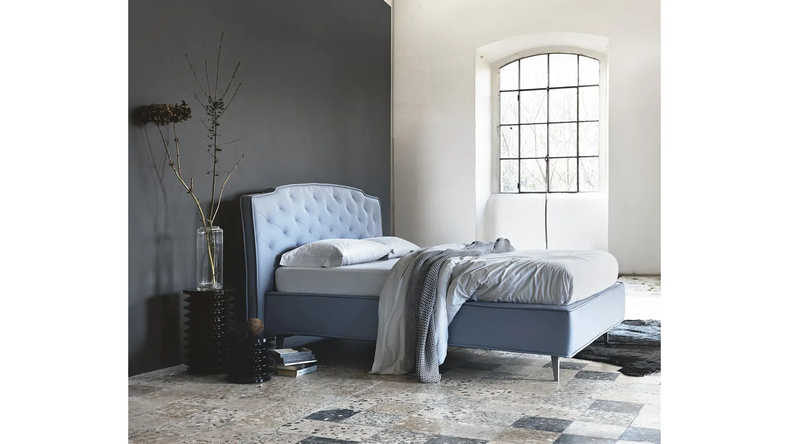 Letto in tessuto imbottito Frank di Noctis