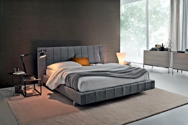 Letto in tessuto trapuntato con box contenitore High-Wave di Molteni&C