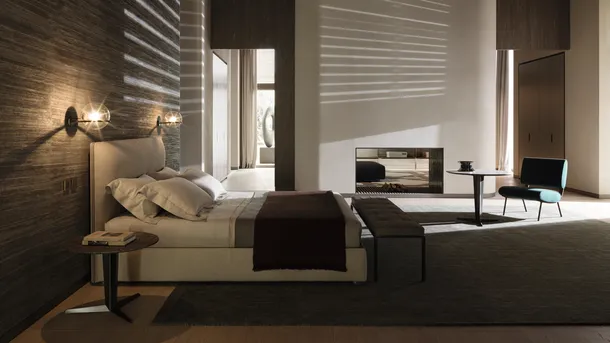 Letto matrimoniale in tessuto imbottito con testiera Ribbon di Molteni & C