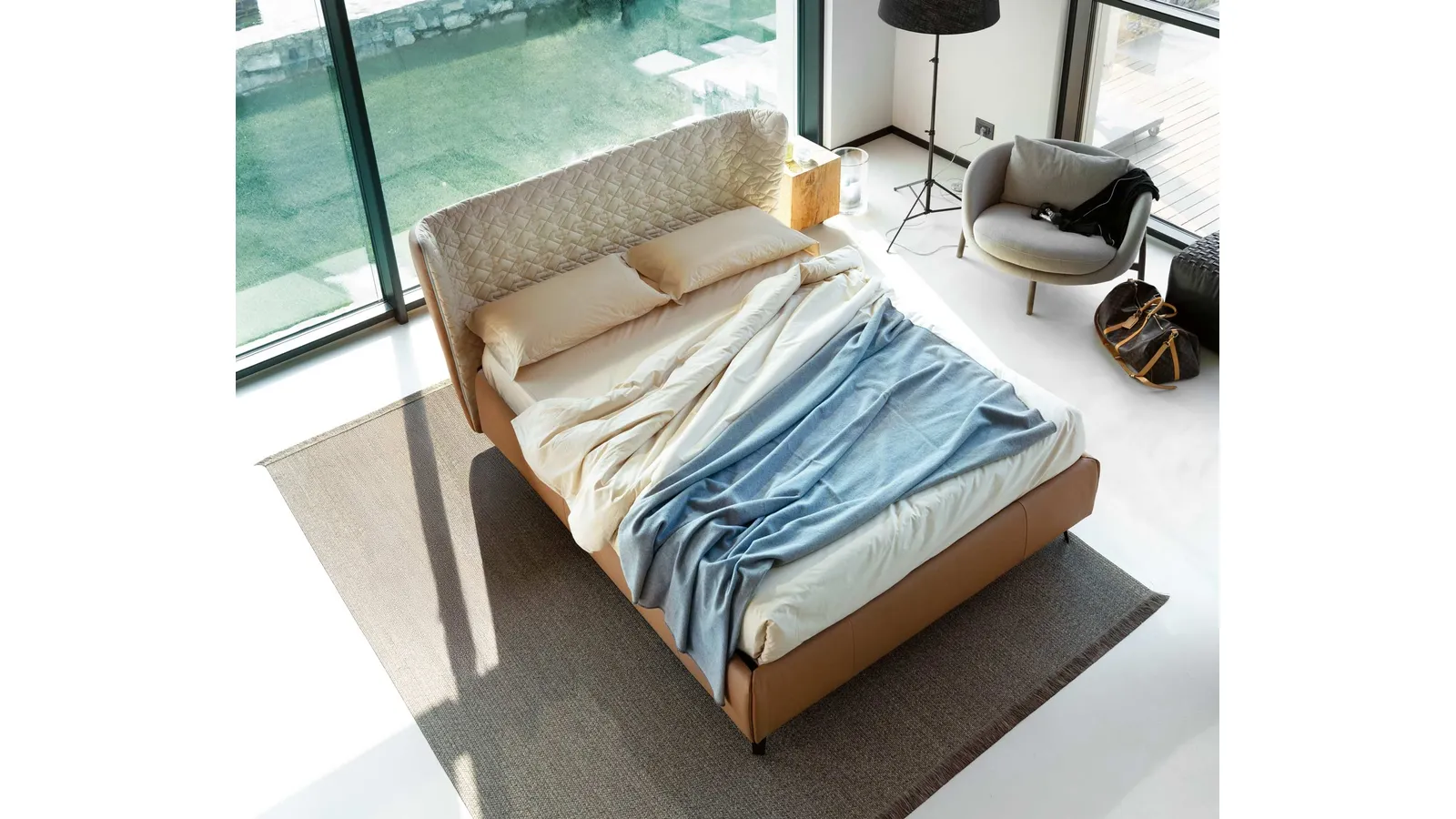 Letto in ecopelle con testiera curva Leonte di Noctis