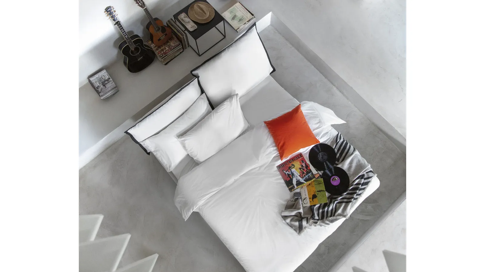 Letto moderno So Pop in tessuto imbottito di NoctisLetto moderno So Pop Bicolor in tessuto imbottito di Noctis