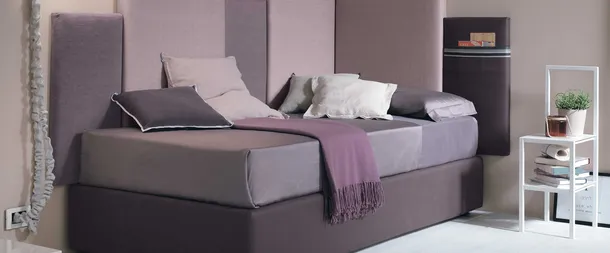 Letto singolo sommier Corner con boiserie rivestita in tessuto di Tomasella