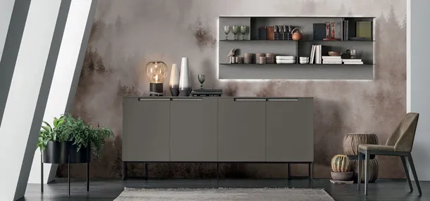 Madia Regolo R10 in laccato opaco smoke con inserto in materico piasentina chiara di Tomasella