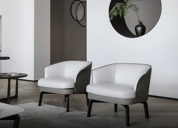 Poltroncina Nivola in pelle di Poltrona Frau