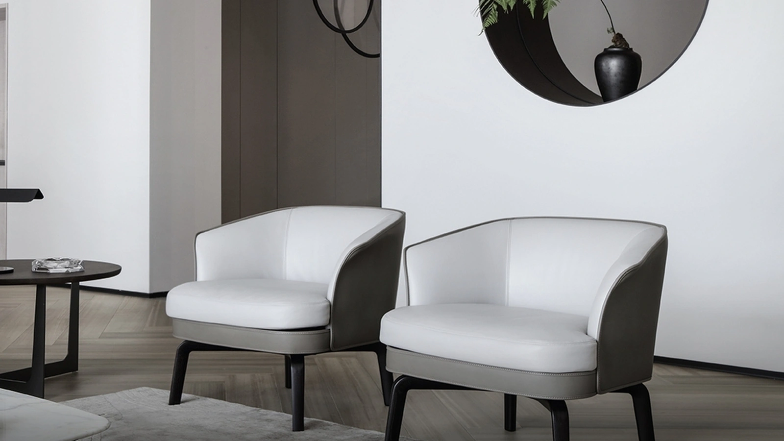 Poltroncina Nivola in pelle di Poltrona Frau