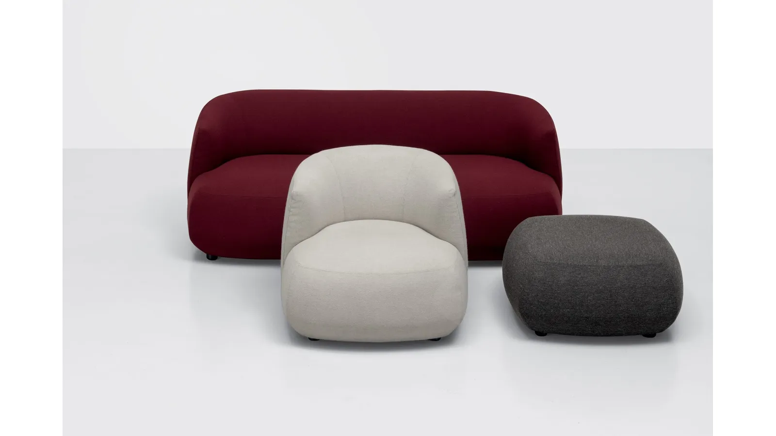 Poltroncina in tessuto imbottito Brioni Up di Kristalia