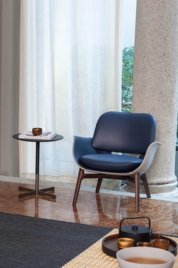Poltroncina in pelle Martha di Poltrona Frau