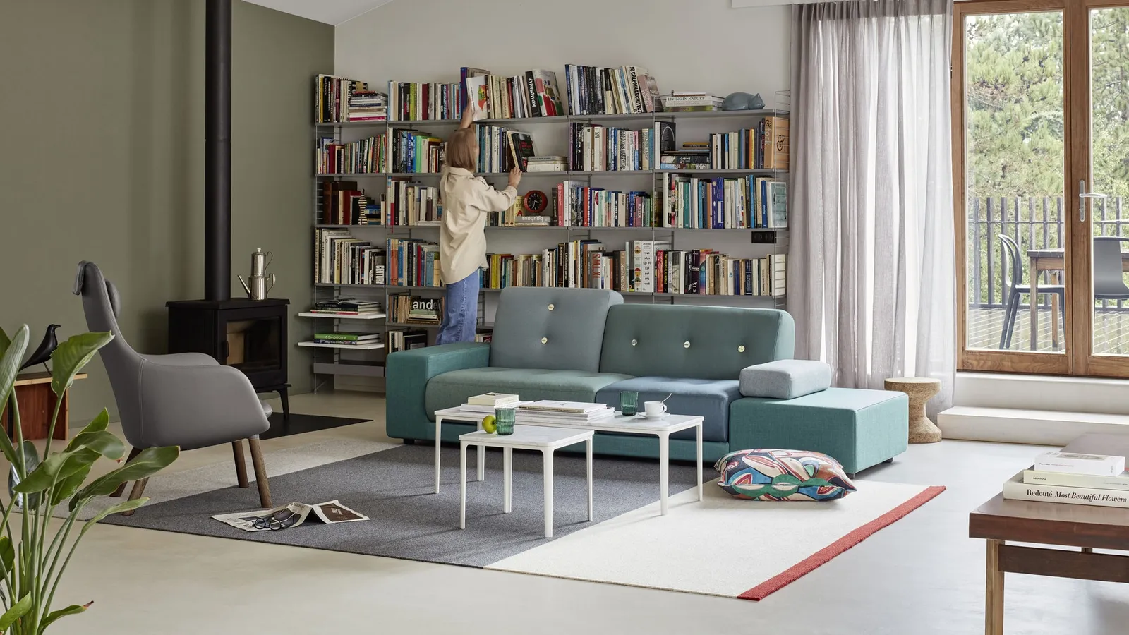Divano lineare in tessuto imbottito con schienale asimmetrico Polder Sofa di Vitra