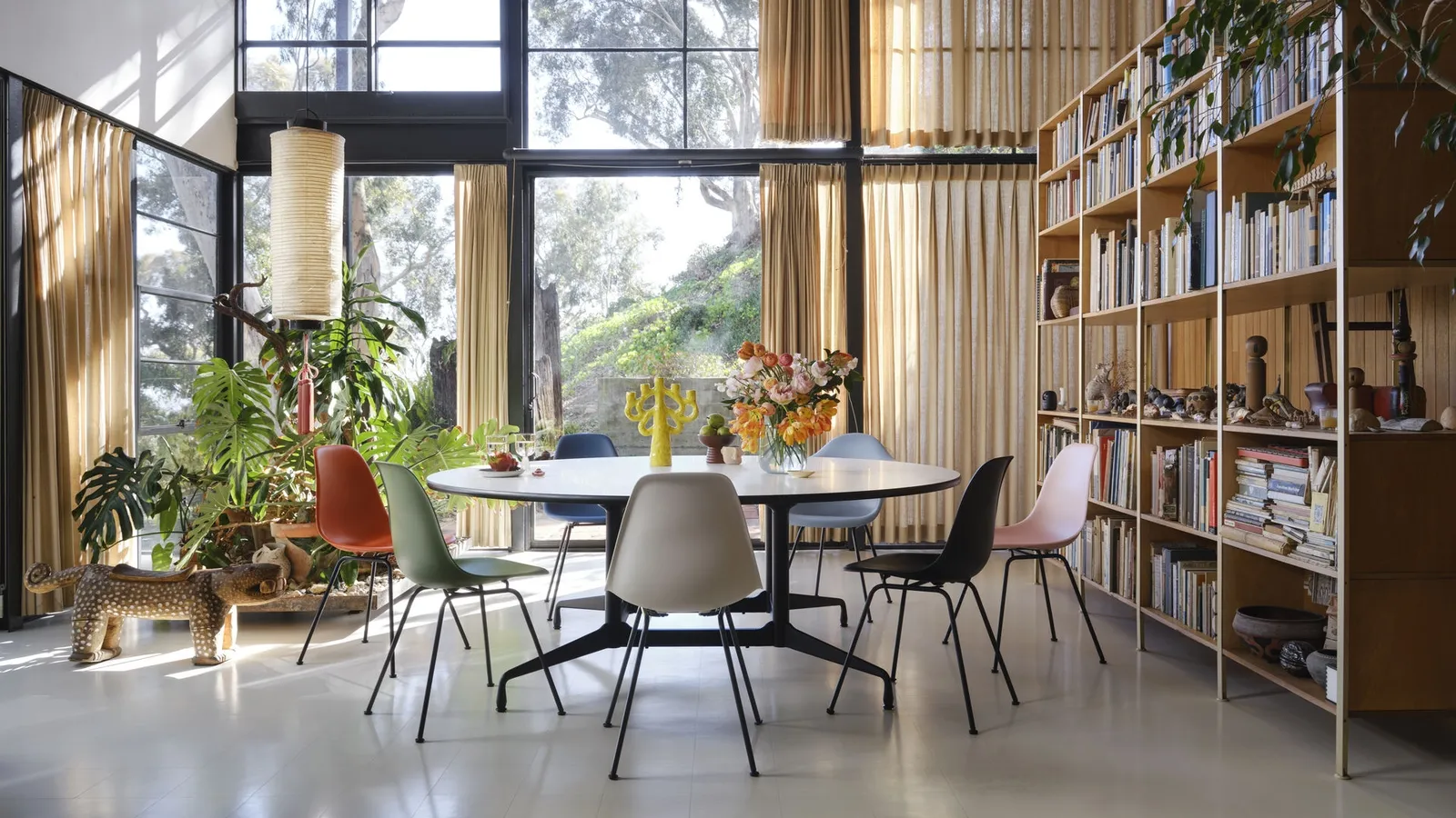 Sedia impilabile Eames Plastic Side Chair RE DSX di Vitra