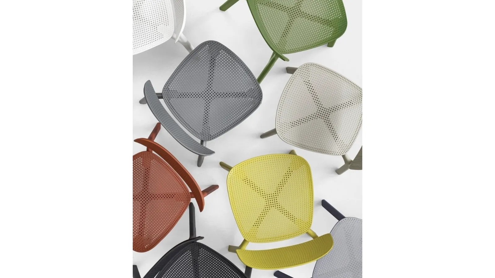 Sedia impilabile Colander di Kristalia