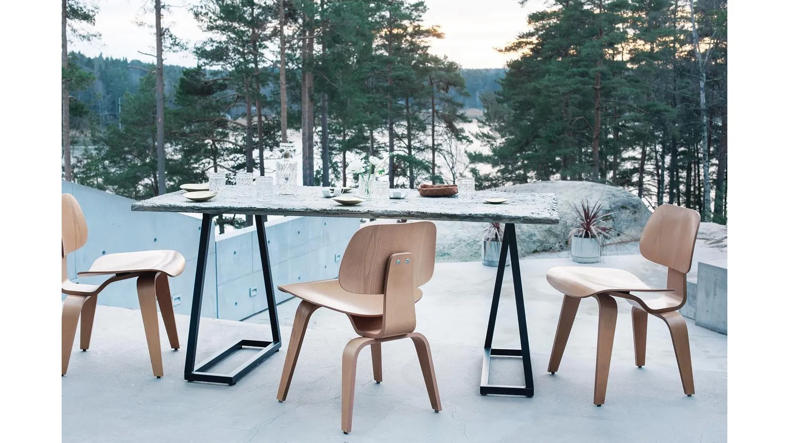 Sedia di design in legno Plywood Group DCW di Vitra