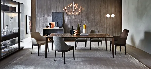Tavolo Filigree con top in marmo Emperador Dark e base in Essenza Eucalipto di Molteni & C