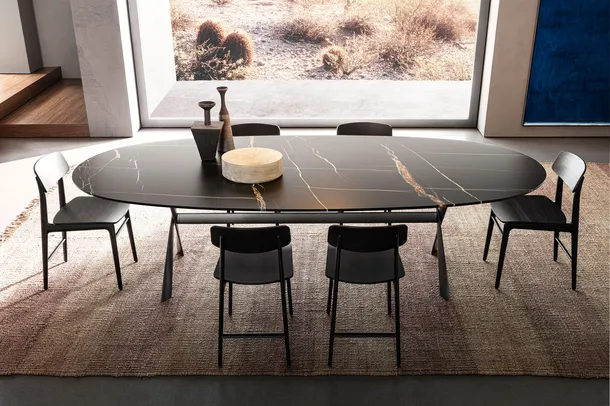 Tavolo Gatwick con top in marmo di Molteni & C
