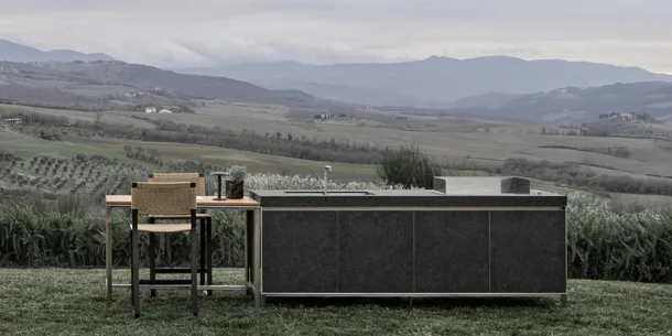 Cucina Design Helios ad isola in ceramica effetto pietra di Molteni & C