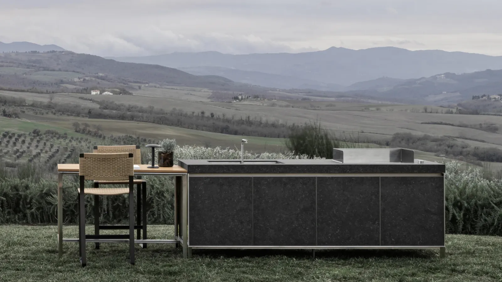 Cucina Design Helios ad isola in ceramica effetto pietra di Molteni & C