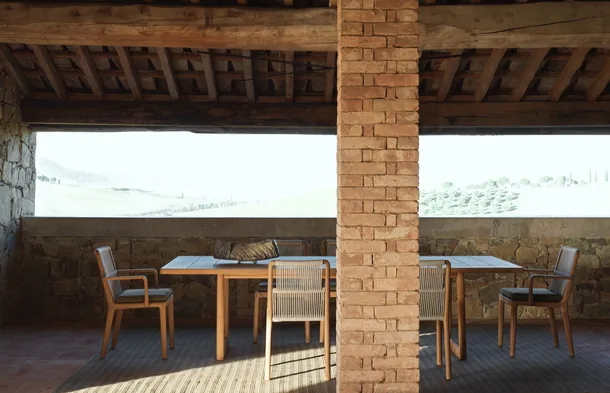 Tavolo Fairmount in massello di Teak di Molteni & C