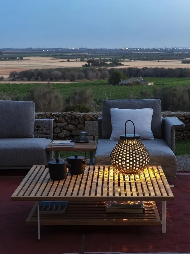 Tavolino Solaria in massello di Teak con base in acciaio di Poltrona Frau